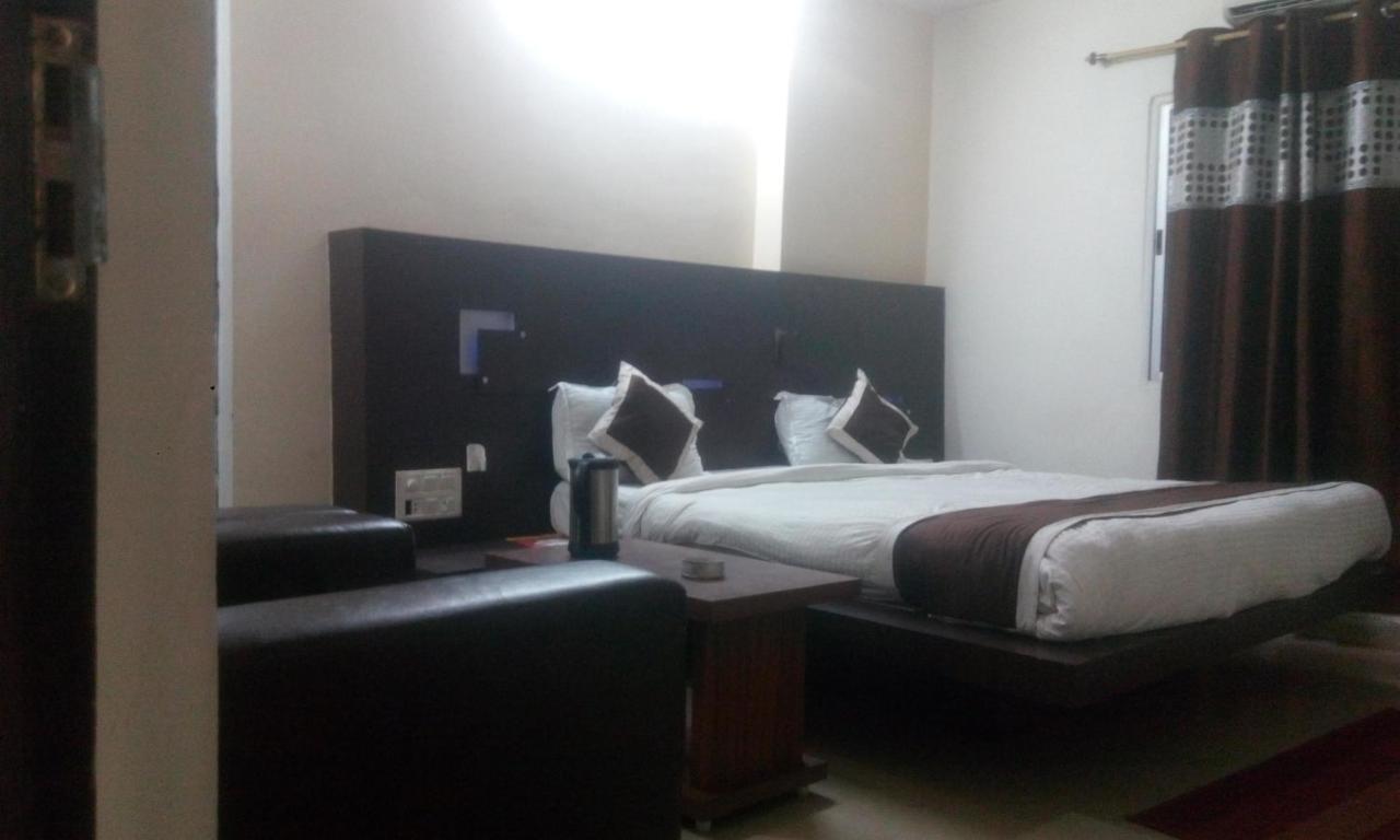 Hotel Priya Palace Ranchi Bagian luar foto