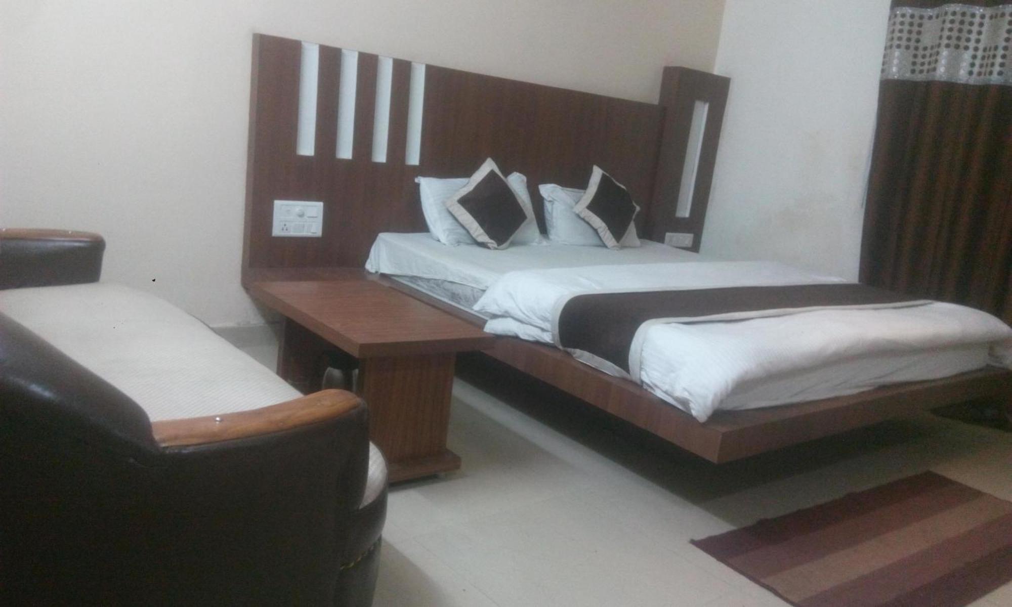 Hotel Priya Palace Ranchi Bagian luar foto