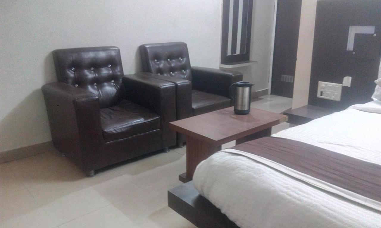 Hotel Priya Palace Ranchi Bagian luar foto